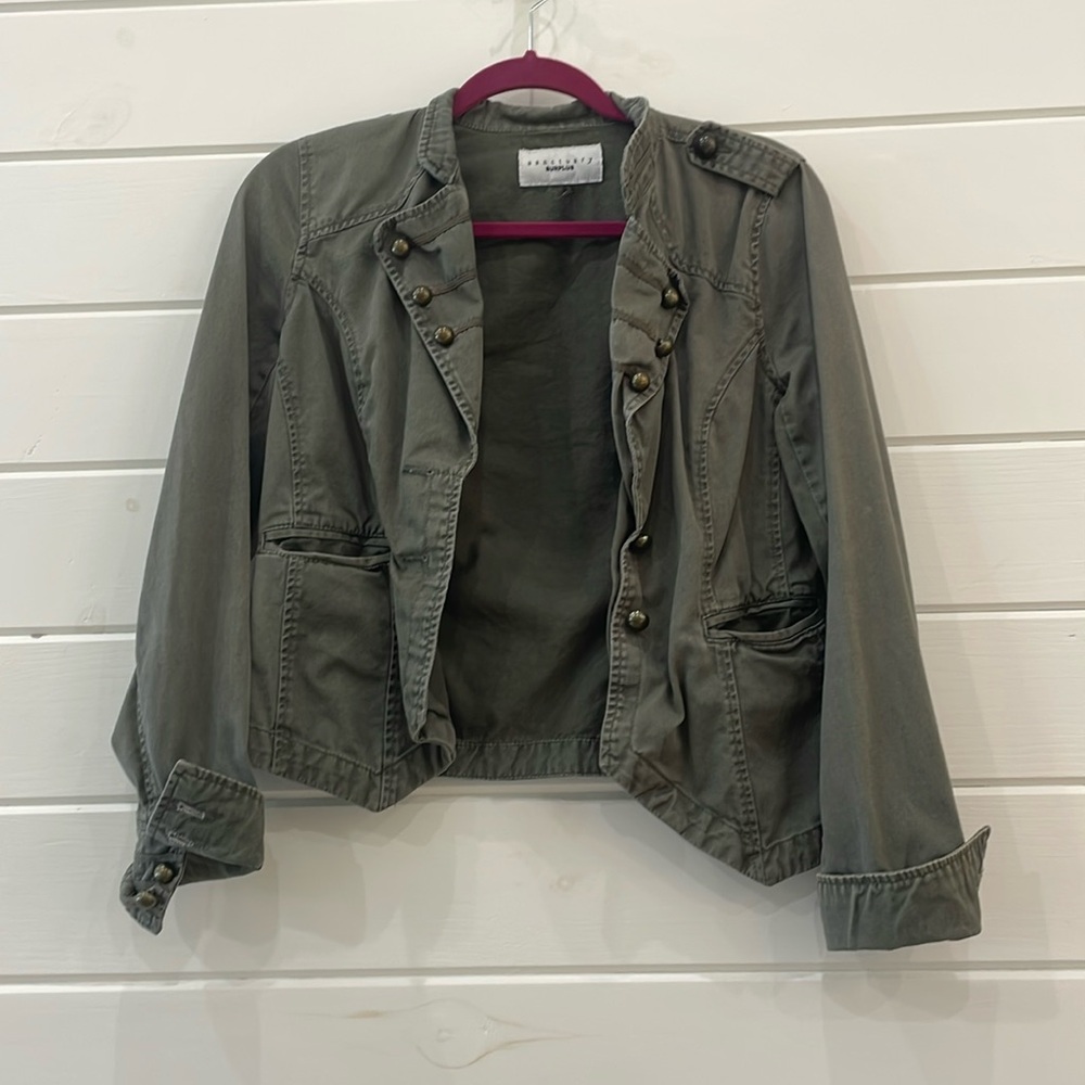 Super cute blazer.